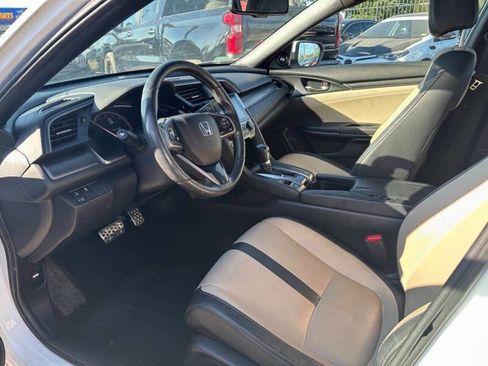 Used 2019 Honda Civic Sport Touring image 9