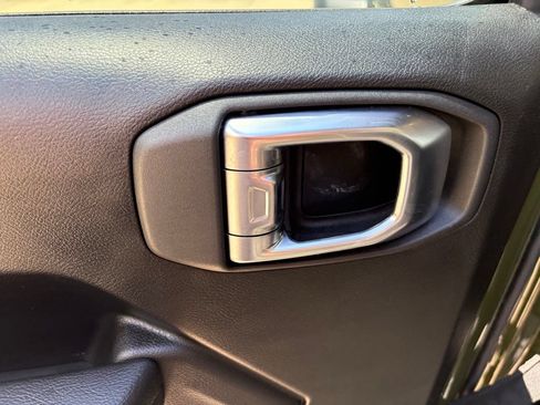 Used 2023 Jeep Wrangler Unlimited w/ Convenience Group AWD/4WD image 40