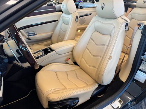 Used 2014 Maserati GranTurismo Convertible RWD image 25