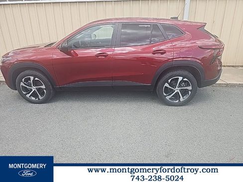 Used 2024 Chevrolet Trax RS image 1