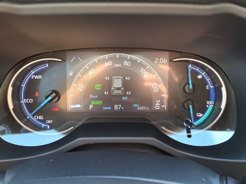 Certified 2025 Toyota RAV4 SE image 32