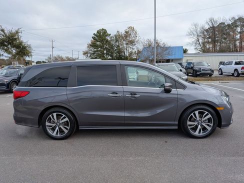 Used 2022 Honda Odyssey Touring image 2