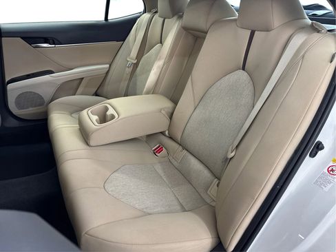 Used 2018 Toyota Camry LE FWD image 14