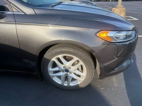 Used 2016 Ford Fusion SE image 3