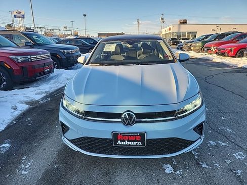 New 2026 Volkswagen Jetta SE image 2