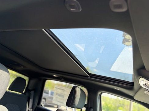 New 2026 RAM 1500 4x4 Crew Cab image 32