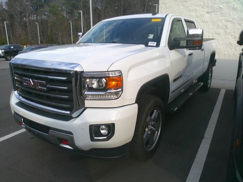 Used 2017 GMC Sierra 2500 SLT w/ All Terrain HD Package image 5