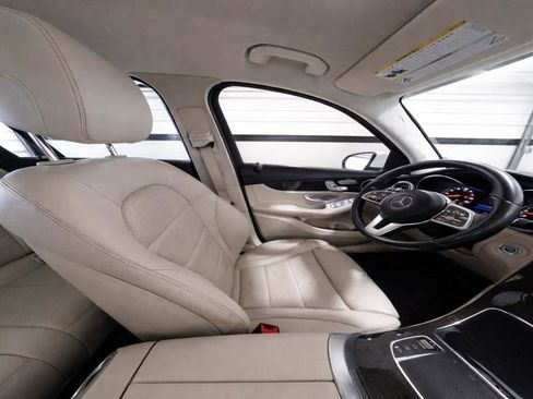 Used 2022 Mercedes-Benz GLC 300 w/ Premium Package Lite image 9