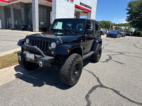 Used 2017 Jeep Wrangler Sahara AWD/4WD image 2