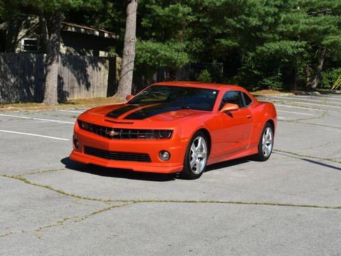 Used 2010 Chevrolet Camaro SS w/ RS Package RWD image 2