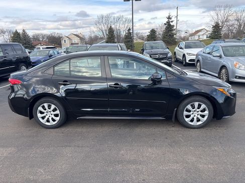 Used 2023 Toyota Corolla LE image 2