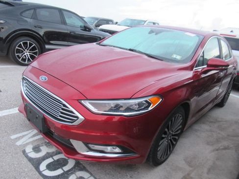Used 2017 Ford Fusion SE w/ Fusion SE Technology Package AWD/4WD image 3