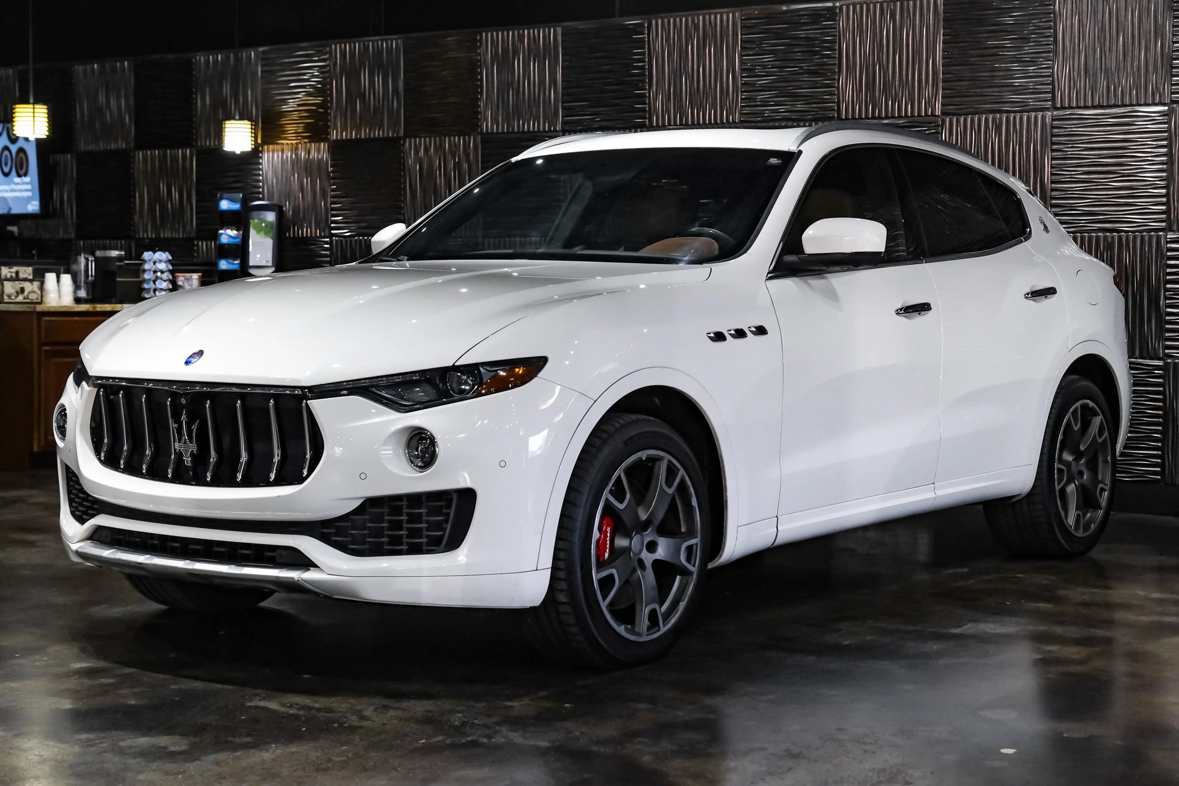 Used 2017 Maserati Levante S AWD/4WD image 7
