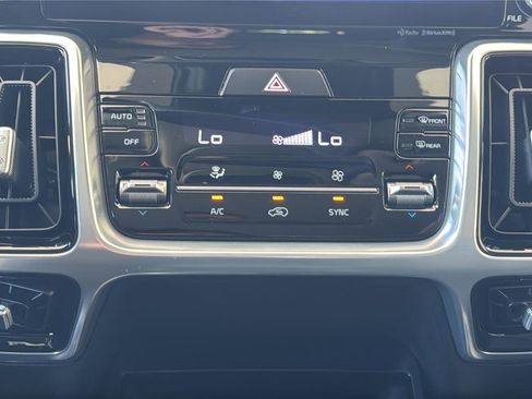 Used 2023 Kia Sorento SX AWD/4WD image 19