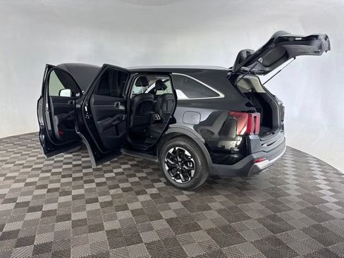 Certified 2024 Kia Sorento S w/ Panoramic Sunroof Package FWD image 18