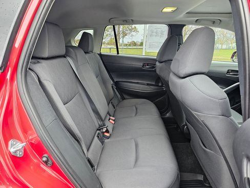 Used 2023 Toyota Corolla Cross LE w/ Moonroof Package image 12