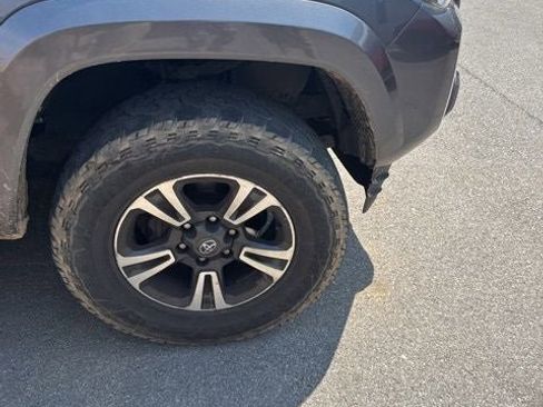 Used 2018 Toyota Tacoma TRD Sport image 26