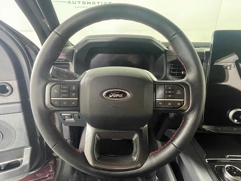 Used 2024 Ford Expedition Limited image 17