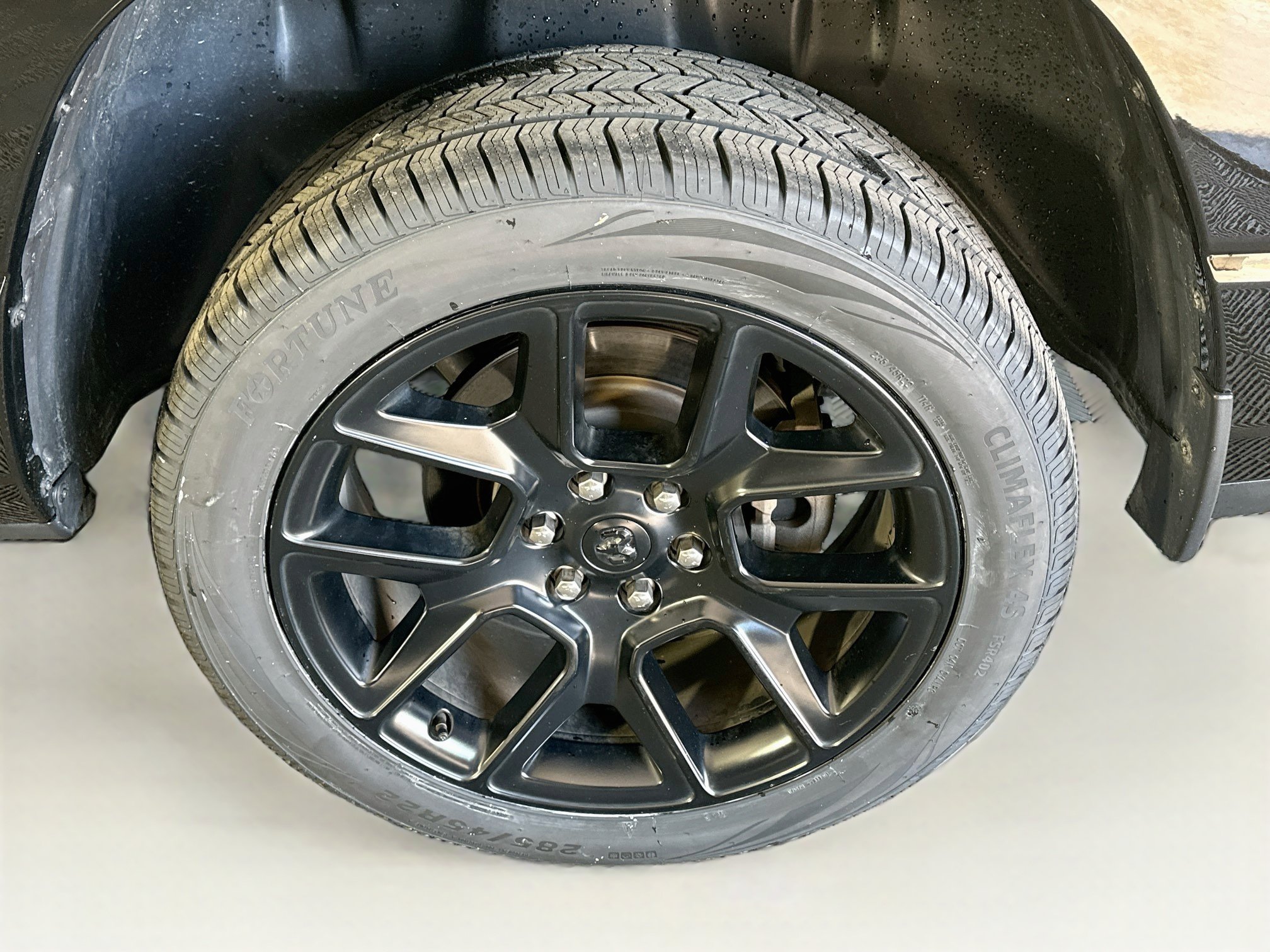 Used 2023 RAM 1500 Laramie AWD/4WD image 11