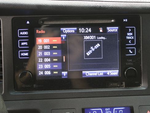 Used 2015 Toyota Sienna XLE Premium FWD image 19