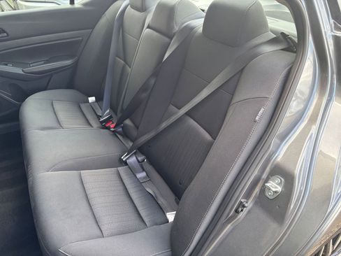 Used 2025 Nissan Altima 2.5 SV FWD image 38