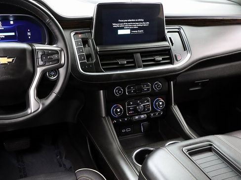 Used 2023 Chevrolet Suburban Premier image 16