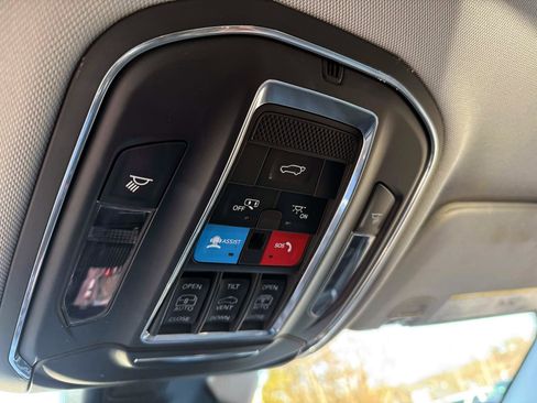 Used 2023 Jeep Grand Cherokee 4x4 4WD w/ Luxury Tech Group II image 22