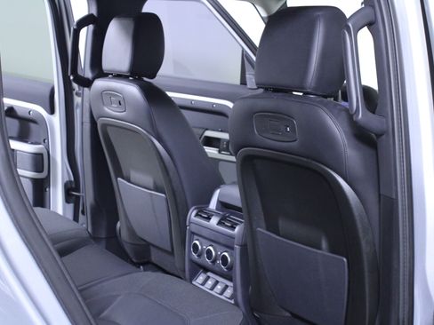 Used 2020 Land Rover Defender 110 First Edition image 15