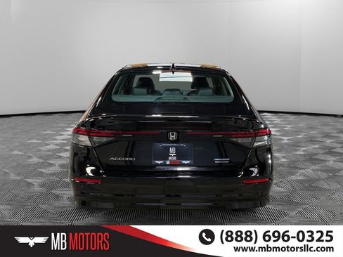 Used 2024 Honda Accord Touring image 4