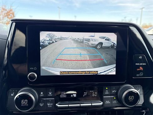 Used 2024 Toyota Highlander XSE image 29