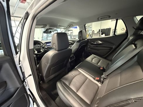 Used 2024 GMC Terrain SLT image 16