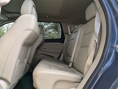 Used 2021 Jeep Grand Cherokee Limited w/ Luxury Group II image 16