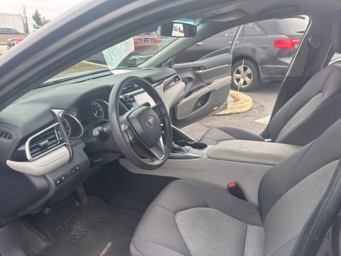 Used 2018 Toyota Camry LE image 9