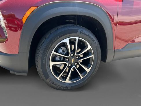 Used 2025 Chevrolet TrailBlazer LT AWD/4WD image 15
