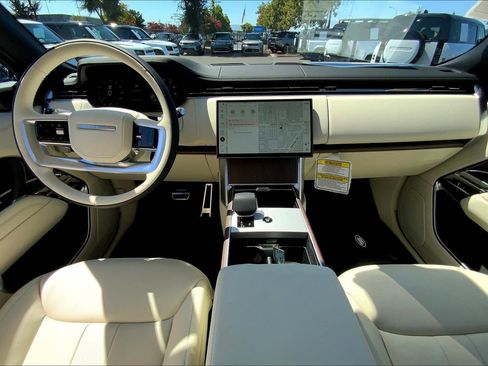 New 2025 Land Rover Range Rover SE image 6