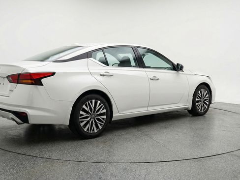 Used 2025 Nissan Altima 2.5 SV image 9