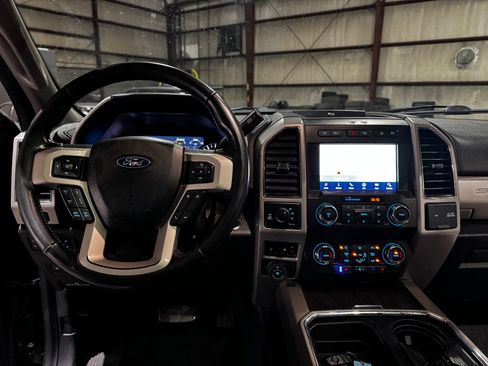 Used 2021 Ford F350 Lariat image 29