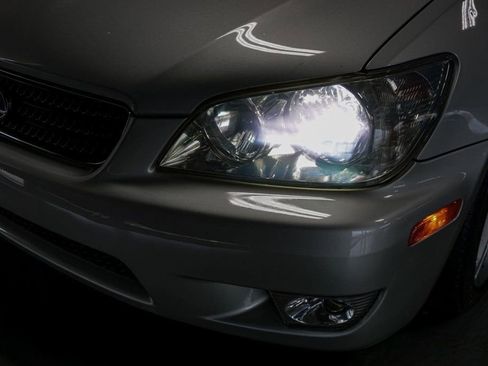 Used 2002 Lexus IS 300 image 80