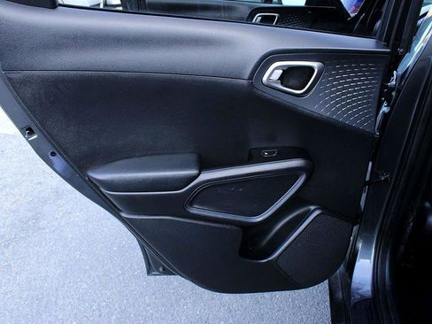 Used 2021 Kia Soul S image 13