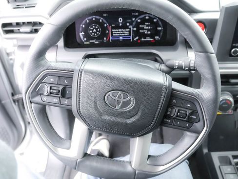 Used 2025 Toyota 4Runner TRD Off-Road AWD/4WD image 17