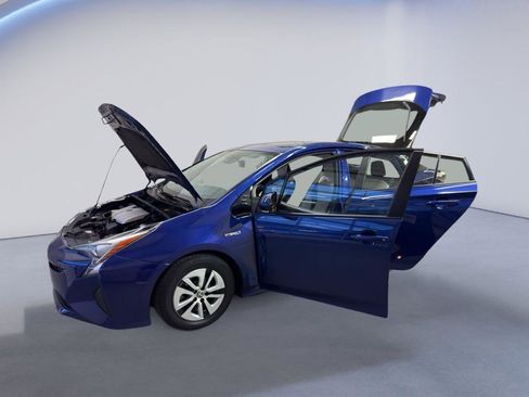 Used 2016 Toyota Prius Four image 10