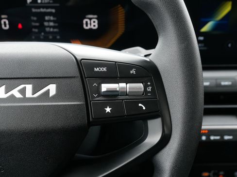 Certified 2025 Kia K4 FWD image 30