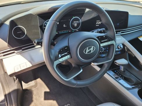 Used 2025 Hyundai Elantra Limited FWD image 9