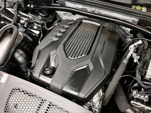 Used 2025 Porsche Macan image 30