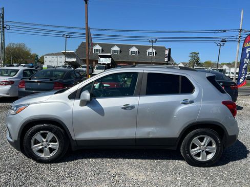 Used 2018 Chevrolet Trax LT w/ LT Convenience Package FWD image 4
