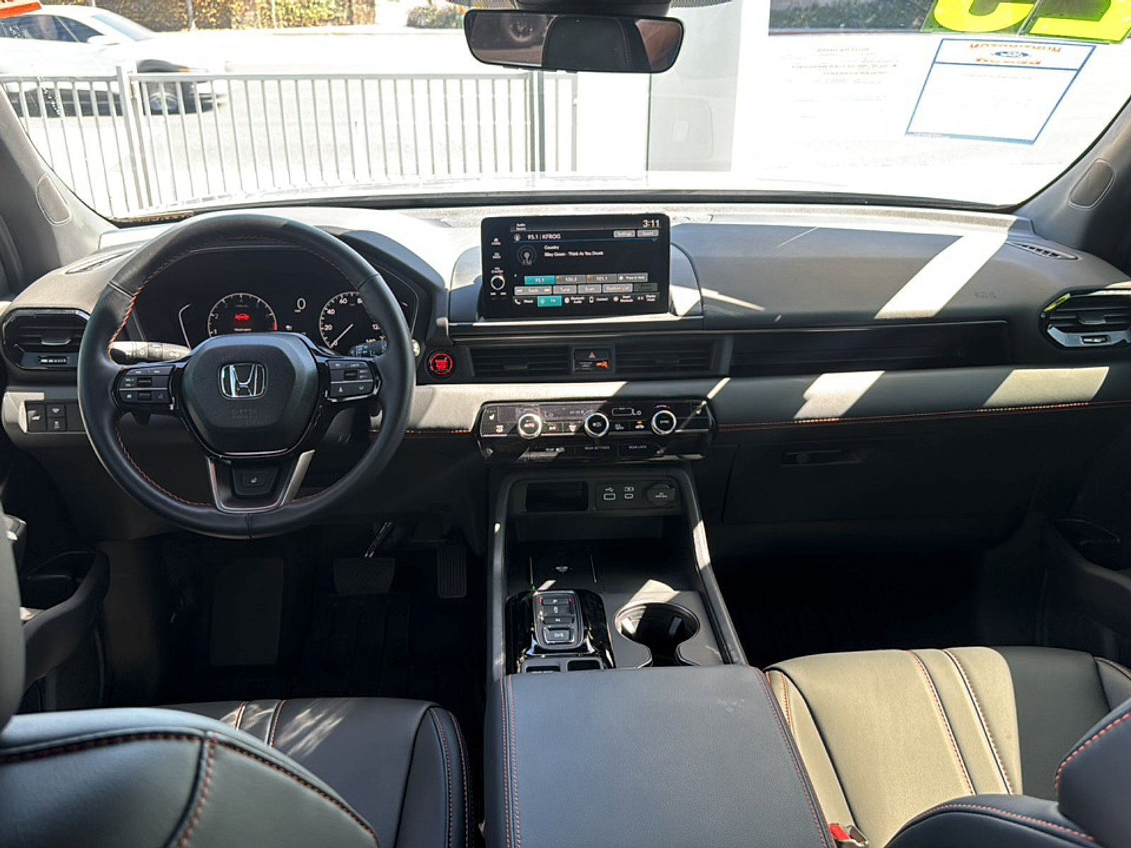 Used 2025 Honda Pilot TrailSport image 12