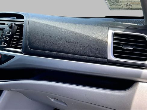 Used 2015 Toyota Highlander Plus FWD image 17