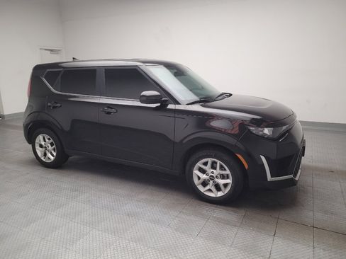 Used 2023 Kia Soul LX w/ LX Technology Package FWD image 11
