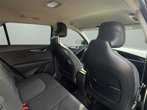 Used 2025 Kia Niro LX FWD image 21