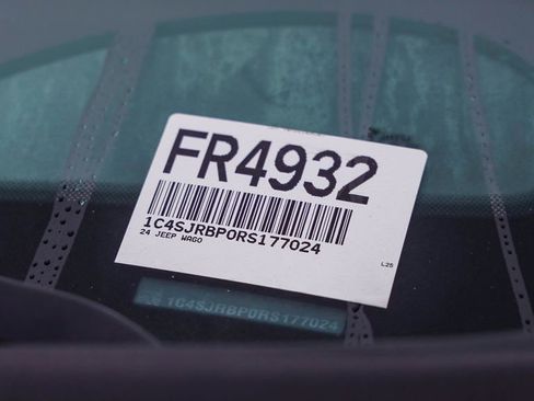 Certified 2024 Jeep Wagoneer L Series II w/ Flexible Seating Group image 29